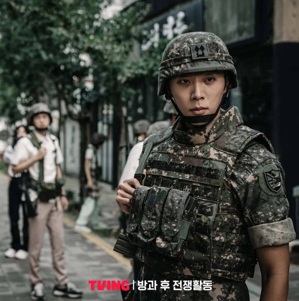 지구 종말에 맞서 군인이 된 학생들! 방과 후 전쟁활동 등장인물, 결말 스포 1 티빙 오리지널 방과 후 전쟁활동 스틸컷 이미지 이춘호 역 신현수
