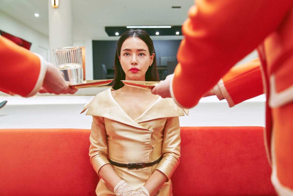 엄청난 호불호 평점? 영화 킬링 로맨스 감상 후기 (※스포주의) 4 영화 킬링 로맨스 주인공 이하늬 모습 극 중 황여래역을 소화했다