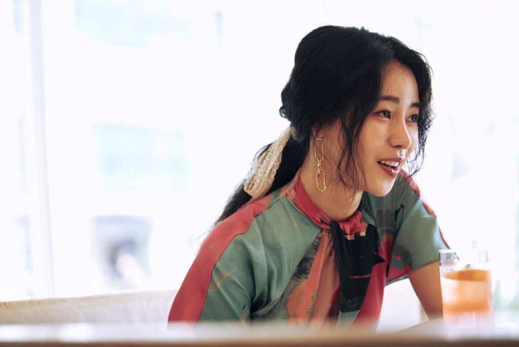 '떼인 돈 되찾는 느와르 복수극' 영화 리볼버 후기 8 리볼버 임지연 1