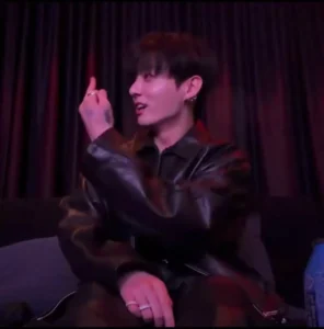 논란의 BTS 정국 라방 한 장면