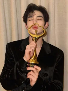 제로베이스원 장하오 웨이보의 밤