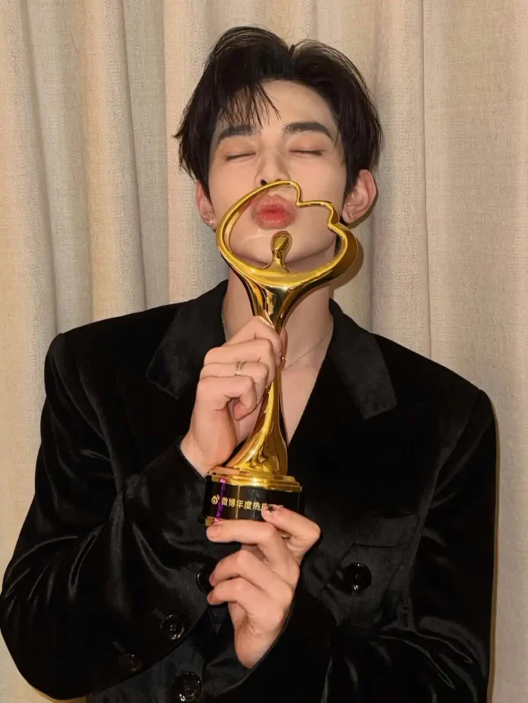 제로베이스원 장하오 웨이보의 밤