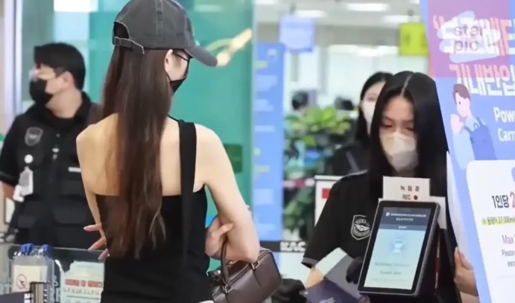 공항 아이브 장원영 출국 심사
